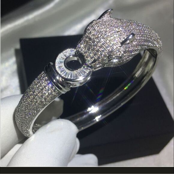 Elegant Silver Leopard Bangle - Picture 1 of 11